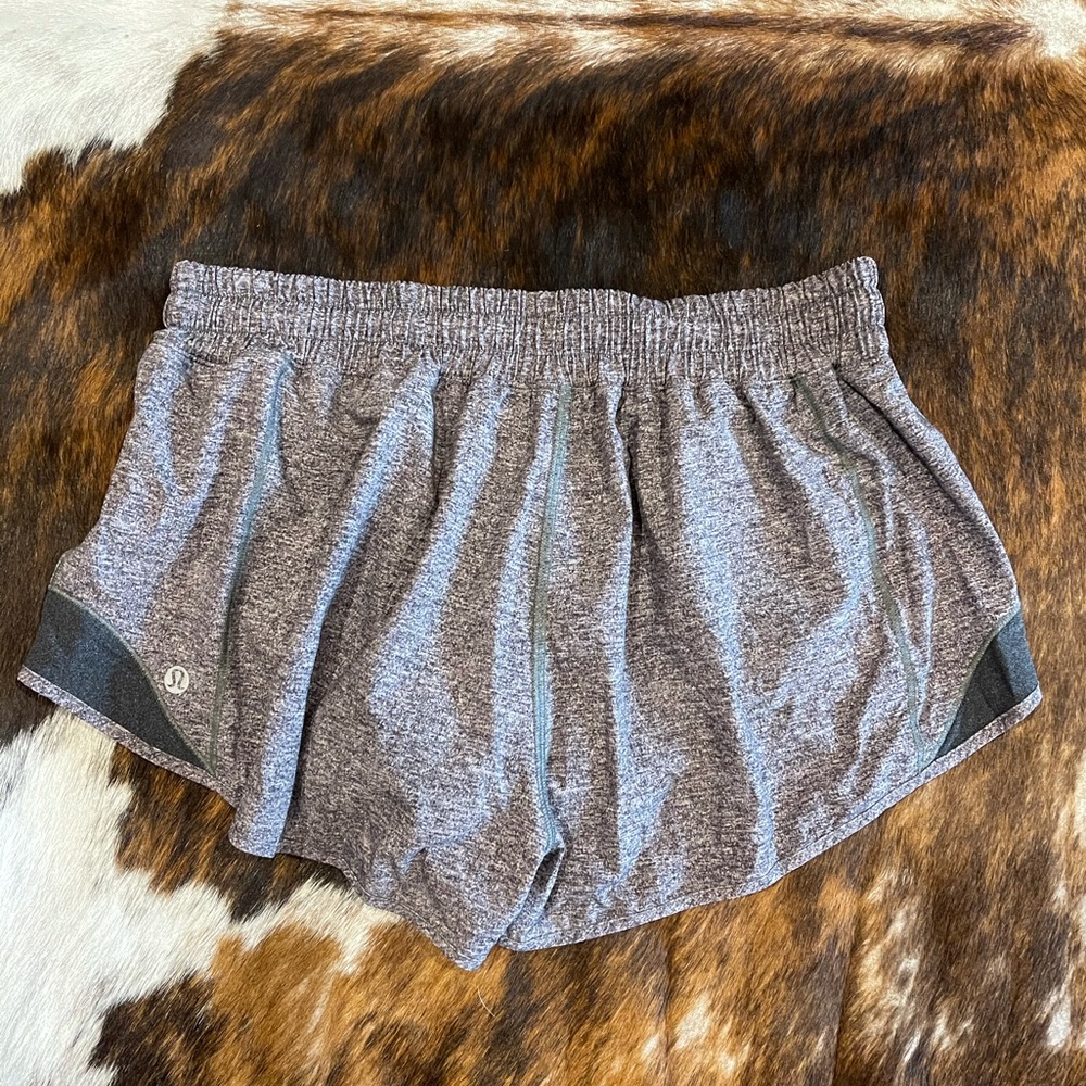 Lululemon Hotty Hot Short 2.5